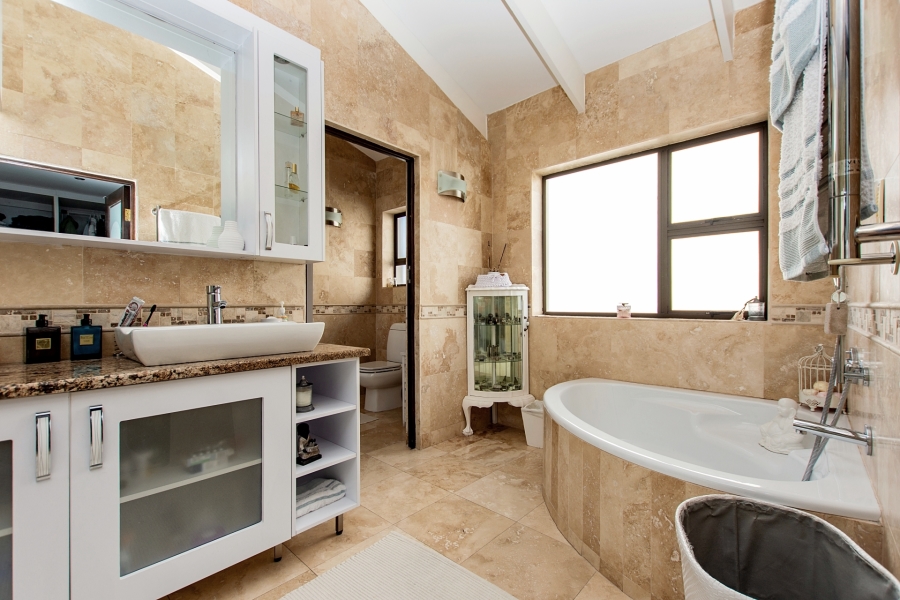5 Bedroom Property for Sale in Calypso Beach Western Cape